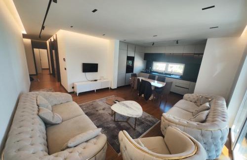 Pejë Apartamento | Skyline Exclusive