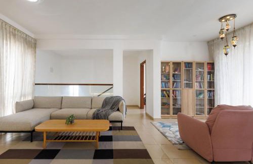 Bengaluru Apartamento | Skyline Haven by Red Olive - 4BHK - 30mins Airport