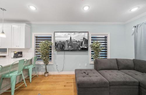 The Heights Casa | Skyline Haven Luxe NYC Escape
