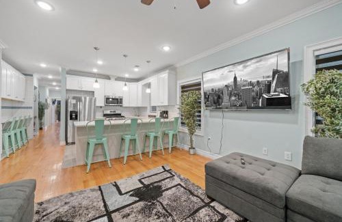The Heights Casa | Skyline Haven Luxe NYC Escape