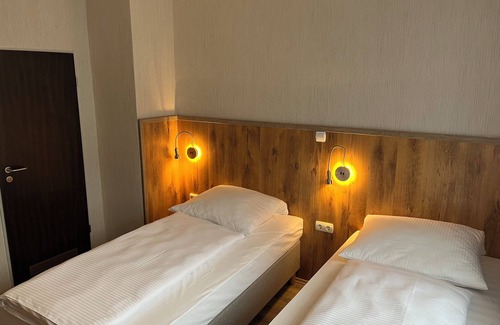 Vahrenwald Hotel | Skyline Hotel