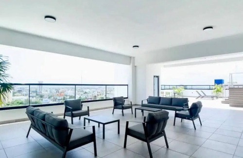 Evaristo Morales Apartamento | Skyline Luxury APT 1bedroom KING size bed in Downtown Sto Dgo Rooftop POOL/GYM