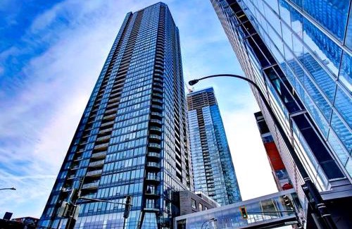 Downtown Montreal Apartamento | Skyline Penthouse & Condo - Downtown Montreal - Pool Spa Parking