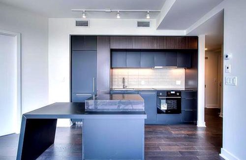 Downtown Montreal Apartamento | Skyline Penthouse & Condo - Downtown Montreal - Pool Spa Parking