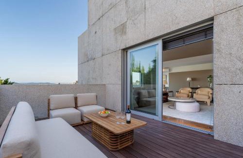 Viana do Castelo Casa | Skyline Retreat with pool by Portugal Active