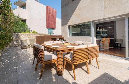 Viana do Castelo Casa | Skyline Retreat with pool by Portugal Active