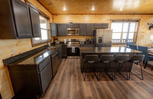 Sevierville Cabina | New Skyline Ridge Cabin 4 Br Decks w/ Views Gatlinburg Pigeon Forge Sevierville