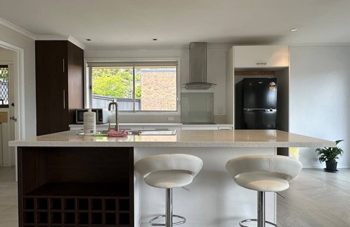 Lindisfarne Casa | Skyline Serenity House - Close to city and airport