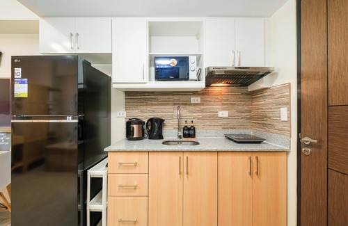 E. Rodriguez Condominio | Skyline Stay in Araneta Cubao w/ Karaoke & Netflix