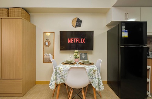 E. Rodriguez Condominio | Skyline Stay in Araneta Cubao w/ Karaoke & Netflix