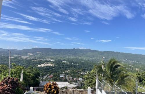 Montego Bay Apartamento | Skyline Suites, breathtaking mountains & city view apts