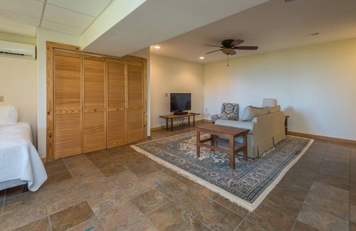 Weaverville Cabina | Skyline View Lodge | Log Cabin with Covered Deck & Sweeping Views