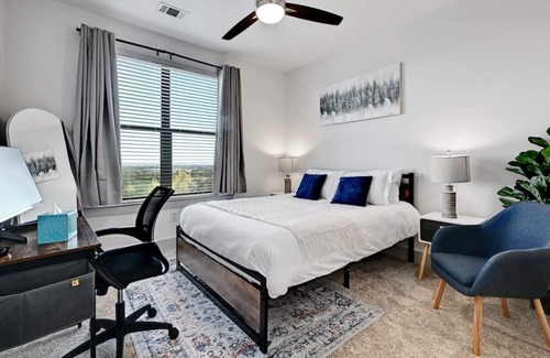 East Oak Hill Apartamento | Skyline Views 2Bed/2Bath Apt w/ Parking, 1G Wifi, EV Charging