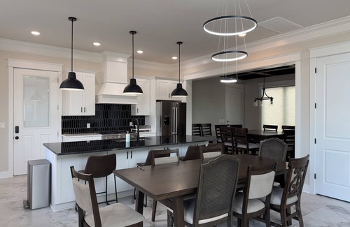 Edgehill Casa | Skyrise Stay - New 5-Story w/ Rooftop Bar, Hot Tub, Elevator & Skyway Bridge