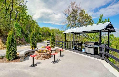 Gatlinburg - Pigeon Forge Villa | SkyView Mansion:13bdrm, 17bath, Sleeps 70, Indoor Pool, Amazing Views