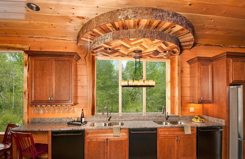 Gatlinburg - Pigeon Forge Cabina | Contáctenos para obtener un 15% de descuento adicional en una nueva estadía del 15 de julio al 28 de agosto de 2019