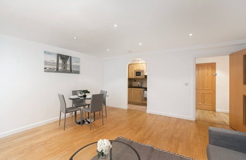 Oakleigh Apartamento | Skyvillion - Cozy 2 Bed Apartment + Balcony in New Barnet