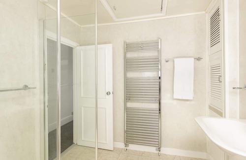 East Finchley Casa | 2 Bed Cottage Near London Bishop Avenue