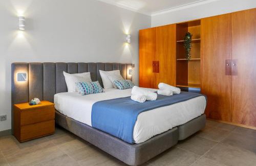 Praia da Rocha Apartamento | SkyZen - Beach Walking, Mountain & River View