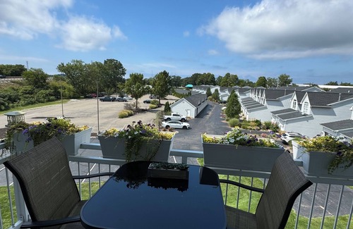 Spring Lake Condominio | SL front complex, pool access, water views, all clean furnishings and more!!!