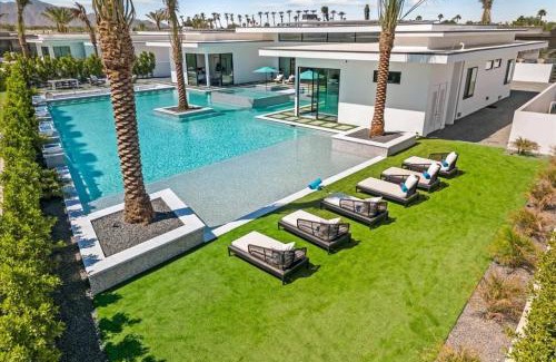 Indio Casa | Sleeps 28 2 Luxe Villas w Pickleball Court Bravo Villas Dorado by AvantStay