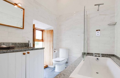 Horton Otro | Slade Barn in the beautiful Swansea
