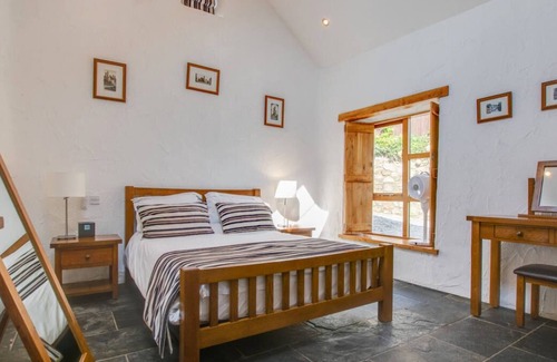 Horton Otro | Slade Barn in the beautiful Swansea