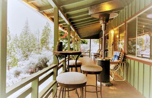 Camp Nelson Casa | Slate Mountain View Hot Tub Sequoias Trail of 100 Giants River EV