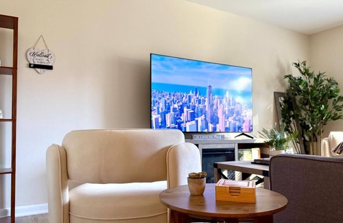Des Plaines Apartamento | Sleek 1BR Getaway: Ideal Spot Near O'Hare!