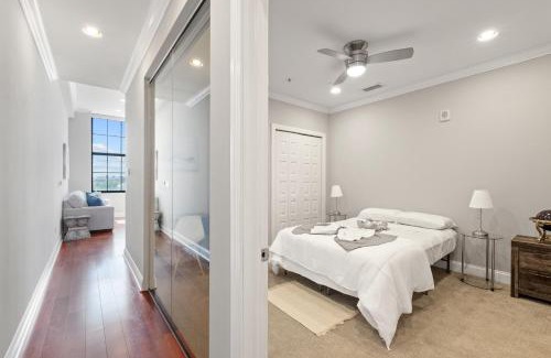 Olde Kensington Apartamento | Sleek 1br W Rooftop Amenities