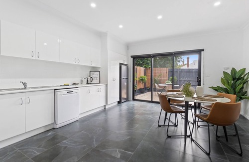 Clifton Hill Casa | Sleek 2-Bed Terrace near Local Parks