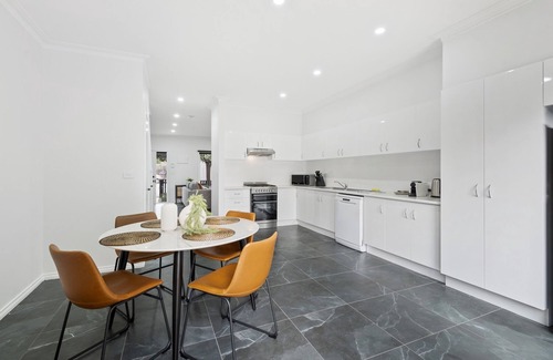 Clifton Hill Casa | Sleek 2-Bed Terrace near Local Parks