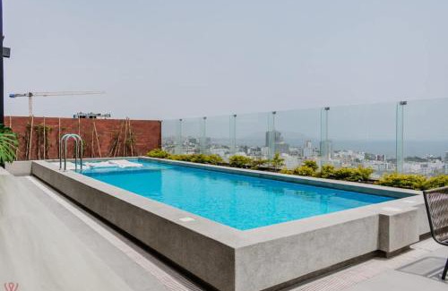 Magdalena del Mar Apartamento | Sleek 2BR with Pool Gym Terrace in Magdalena