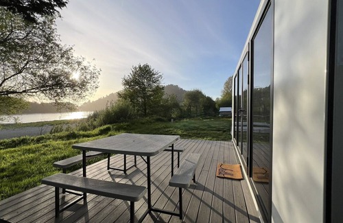 Klamath Cabina | Sleek and Modern Glamping Pod in Klamath, Perfect for a Getaway near the Pacific Ocean