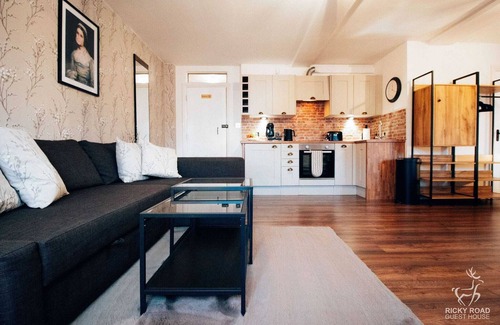 Watford Apartamento | Sleek and Pet-friendly Studio Flat with FREE WIFI and PARKING