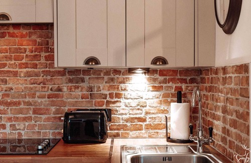 Watford Apartamento | Sleek and Pet-friendly Studio Flat with FREE WIFI and PARKING