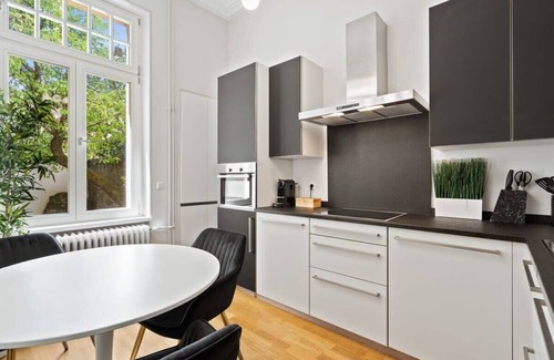 Limpertsberg Apartamento | Sleek and Sophisticated in Prime Location