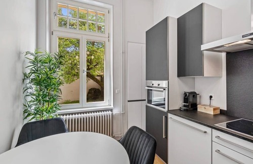 Limpertsberg Apartamento | Sleek and Sophisticated in Prime Location