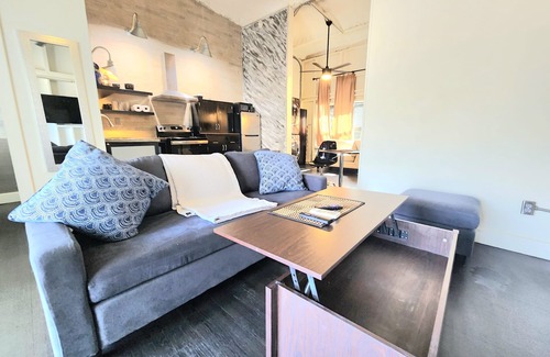 Lubbock Apartamento | Sleek and Stylish: Introducing the Ultimate 2B Barn-Dominium Design