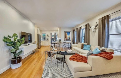 Forest Hills - Woodbourne Condominio | Sleek Boston Home | Near T