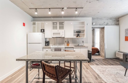 Downtown Cleveland Apartamento | Sleek DT Cleveland Apt at City Club