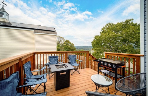 Highland Falls Casa | Sleek Escape: Modern 3 BR- 4 Min from West Point !