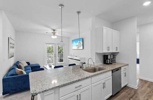 Orange Park Apartamento | Sleek Escape: Modern 3 BR Jacksonville Condo