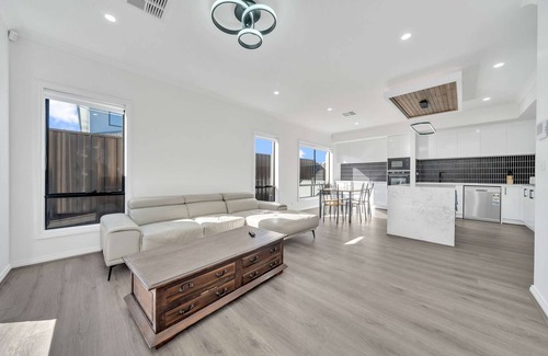 Kalkallo Casa | Sleek Family Home Near Kallo Town Centre