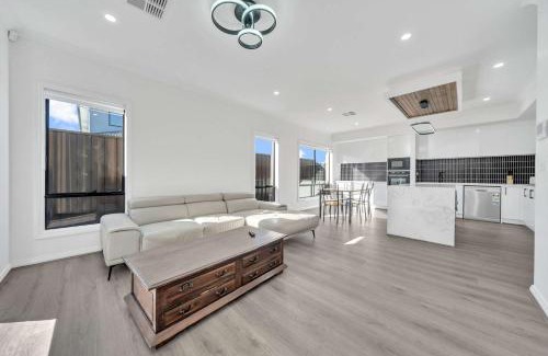 Kalkallo Casa | Sleek Family Home Near Kallo Town Centre