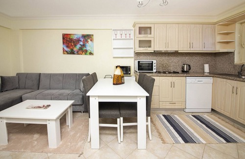 Bogazici Apartamento | Sleek Flat with Private Beach and View in Milas