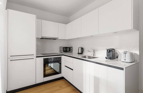 Gundeldingen Apartamento | Sleek Gundeldingen 3 Room w/ Storage, nr Basel Main Stn, by Blueground