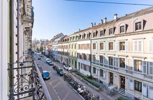 Gundeldingen Apartamento | Sleek Gundeldingen 3 Room w/ Storage, nr Basel Main Stn, by Blueground