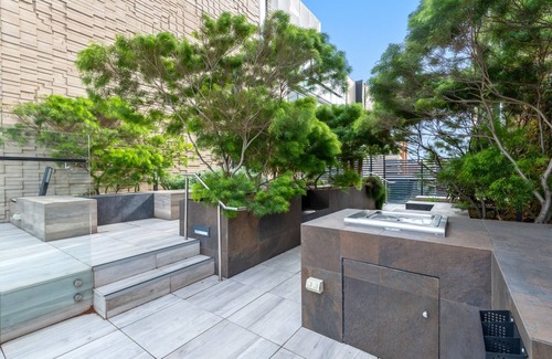 Collingwood Apartamento | Sleek Inner-City 1-Bed Pad with Pool & BBQ