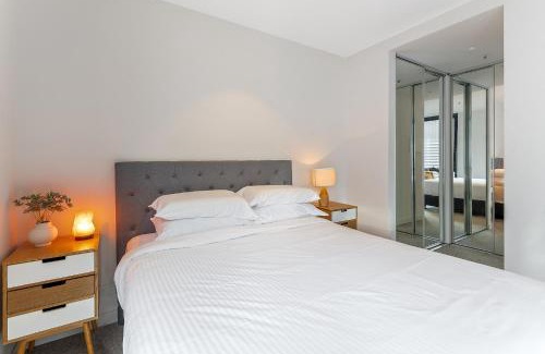 Collingwood Apartamento | Sleek Inner-City 1-Bed Pad with Pool & BBQ